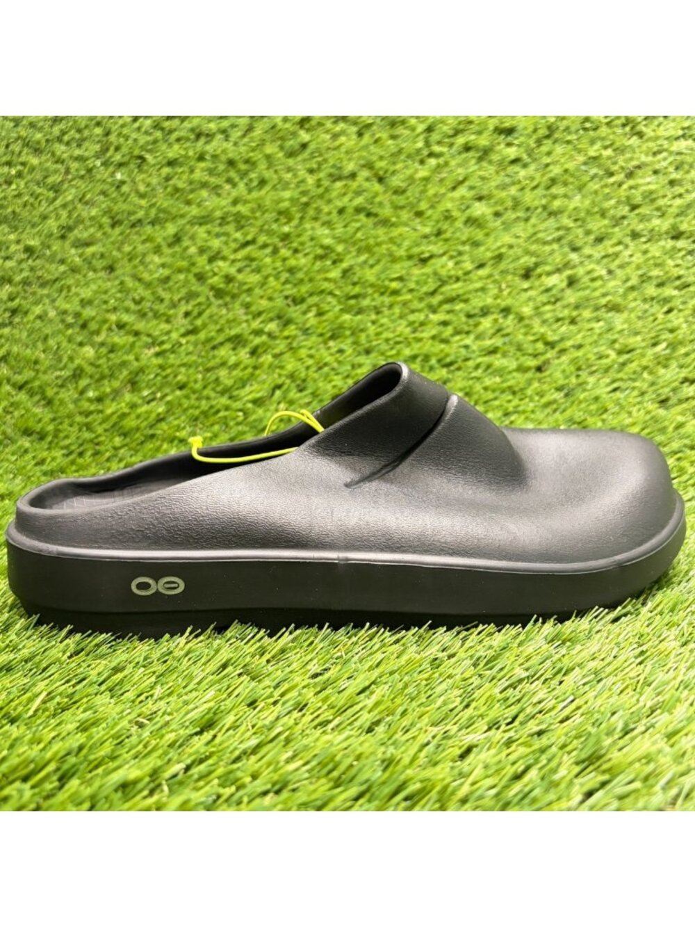 OOFOS OOcloog Clog Mens Size 8 Black Beach Outdoor Slip On Recovery Sandals